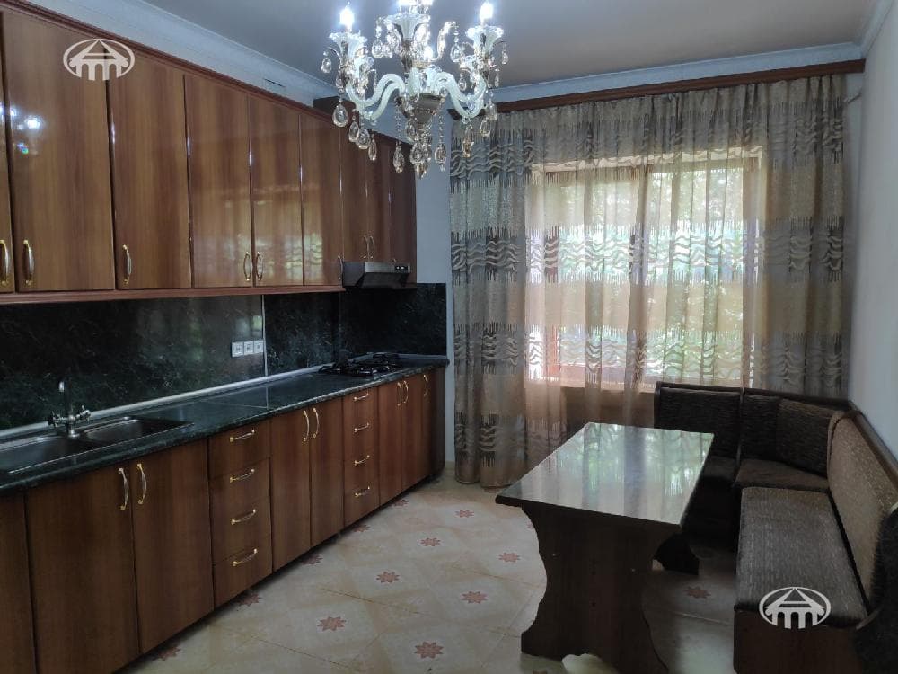 Առանձնատուն · 4 սեն. · 279 մ² · Աջափնյակ