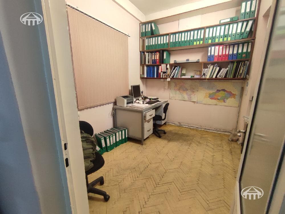 Retail · 83 m² · Kentron