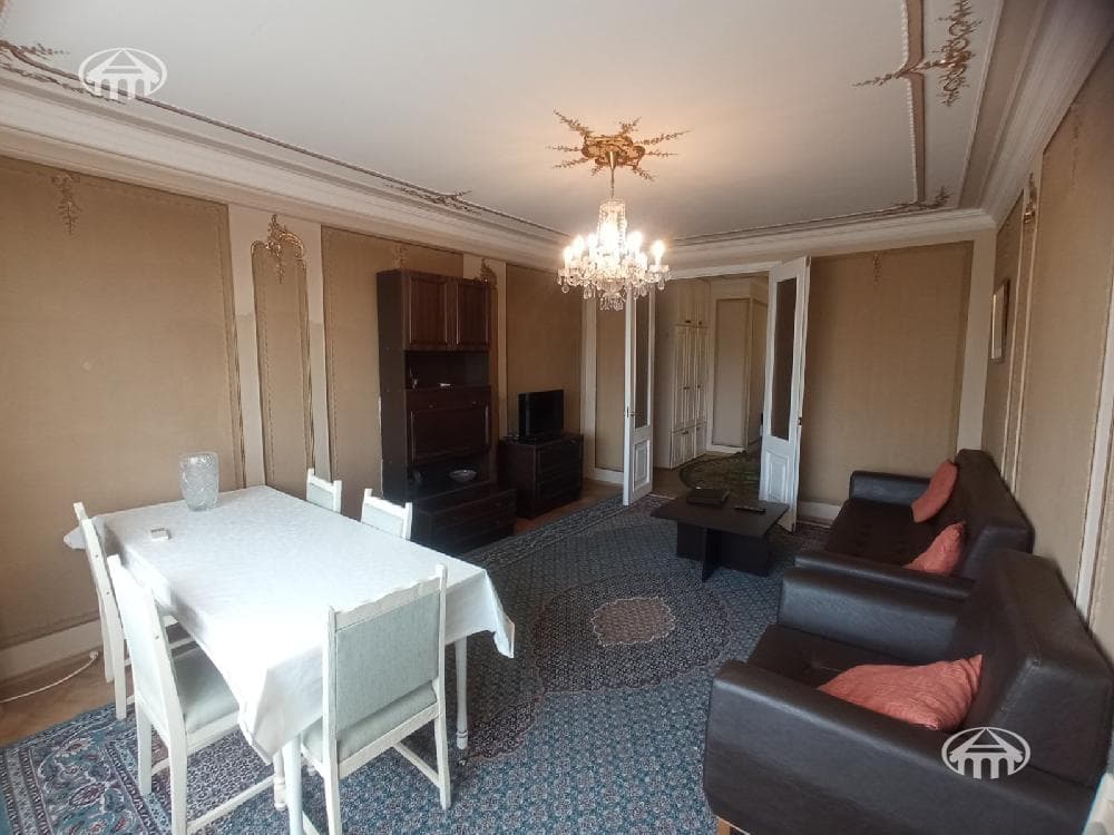 Квартира · 2 комн. · 77 м² · Кентрон