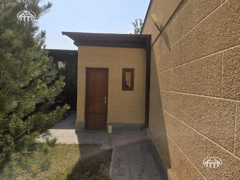 Особняк · 5 комн. · 280 м² · Аджапняк