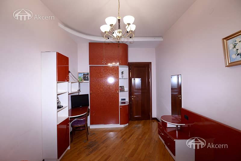 Квартира · 4 комн. · 127 м² · Кентрон
