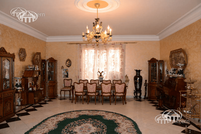 Mansion · 7 rooms · 560 m² · Kentron
