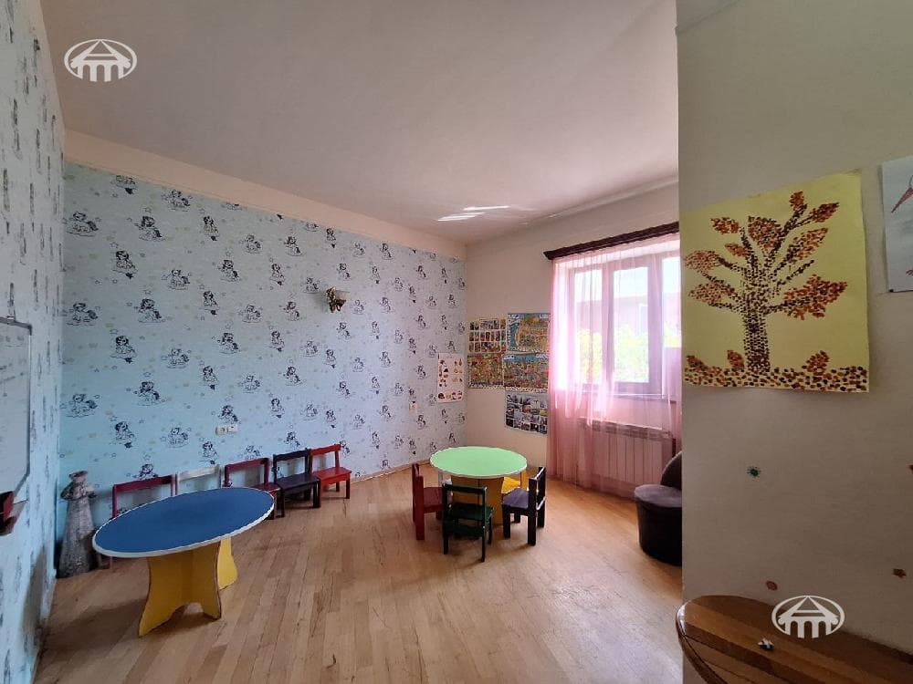 Commercial property · 440 m² · Jrvej