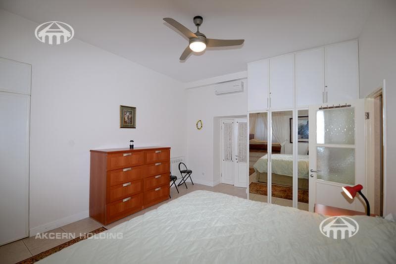 Apartment · 5 rooms · 270 m² · Kentron