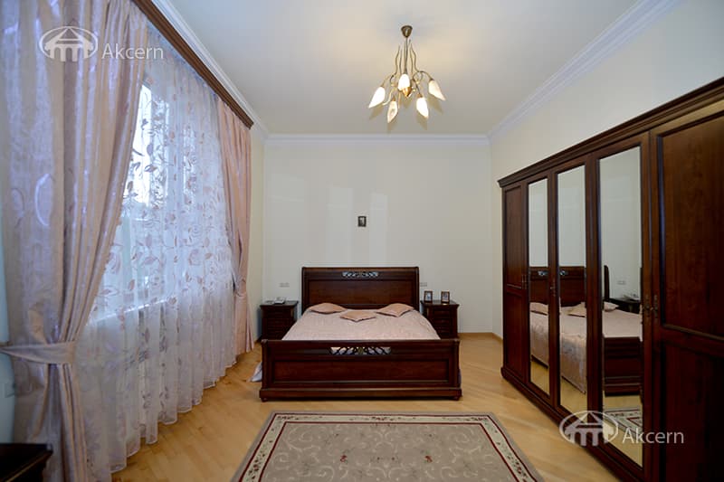 Mansion · 5 rooms · 440 m² · Avan