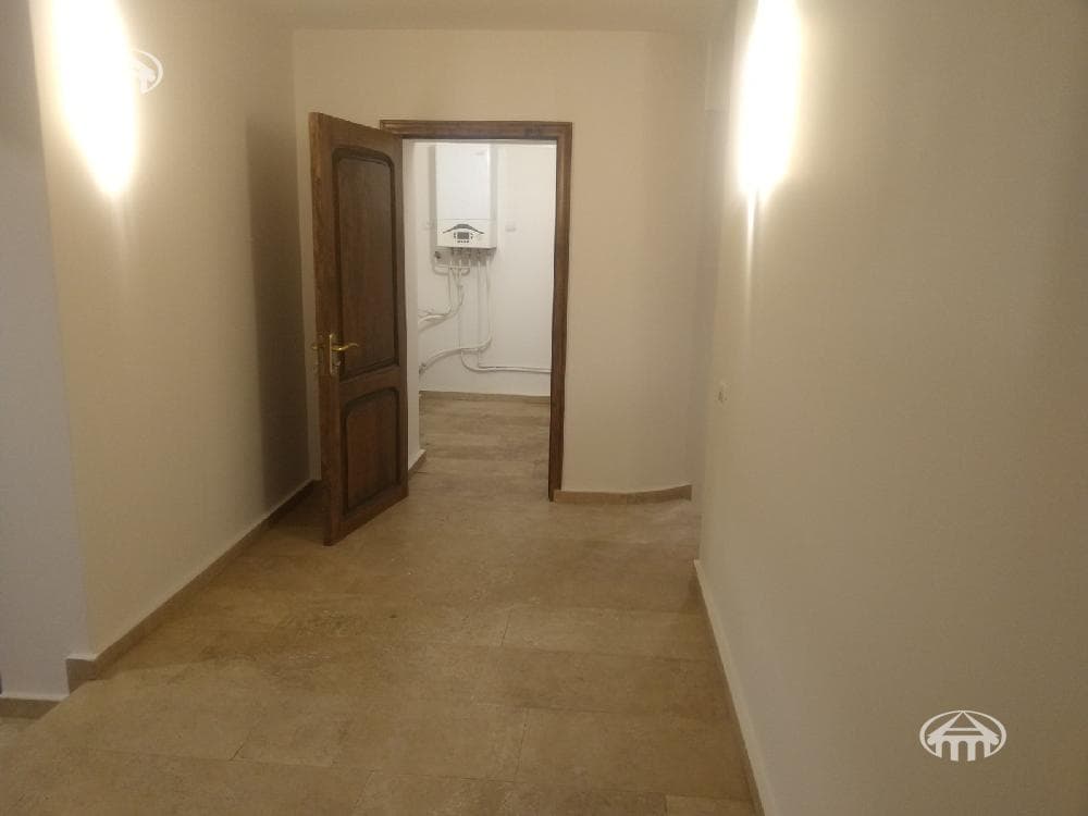 Office · 183 m² · Kentron
