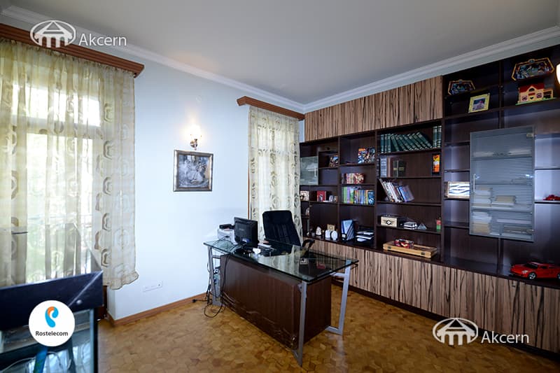 Բնակարան · 5 սեն. · 350 մ² · Կենտրոն