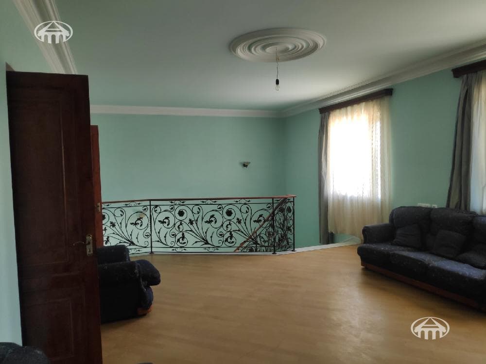 Mansion · 5 rooms · 300 m² · Arinj