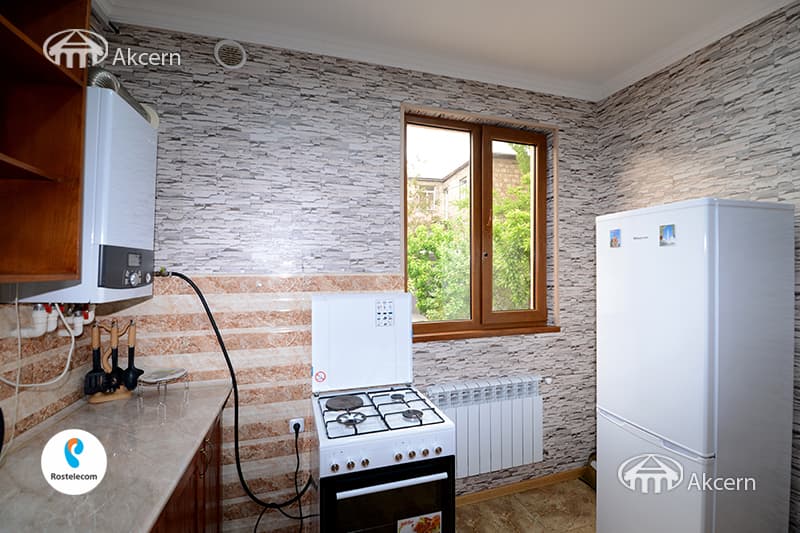 House · 4 rooms · 177 m² · Kentron