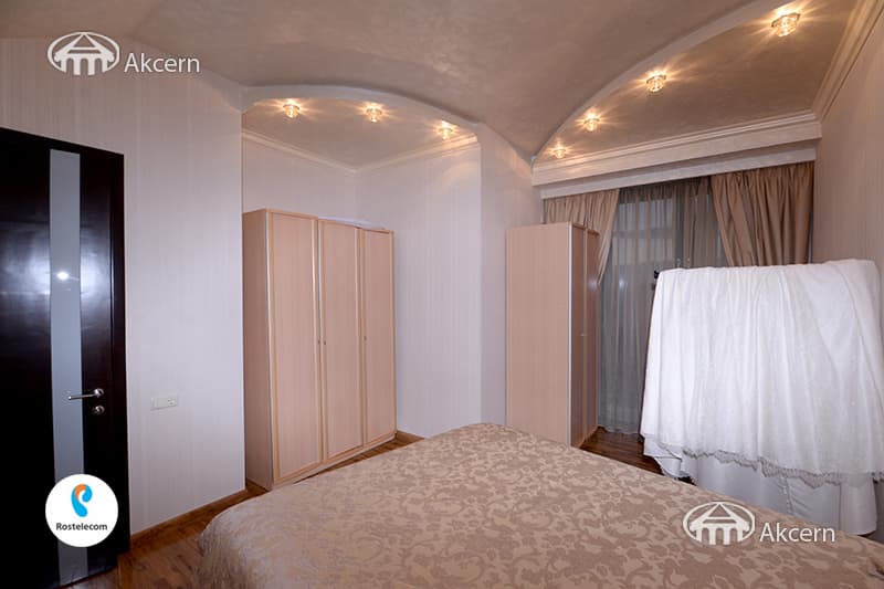 Բնակարան · 5 սեն. · 300 մ² · Կենտրոն