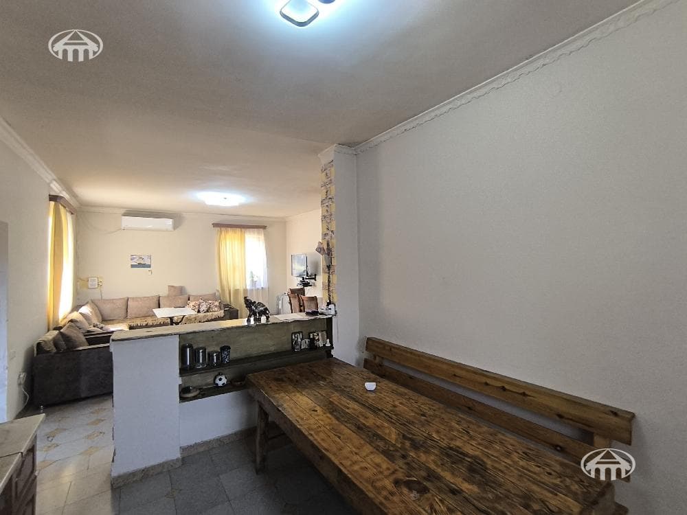 Mansion · 4 rooms · 104 m² · Arinj