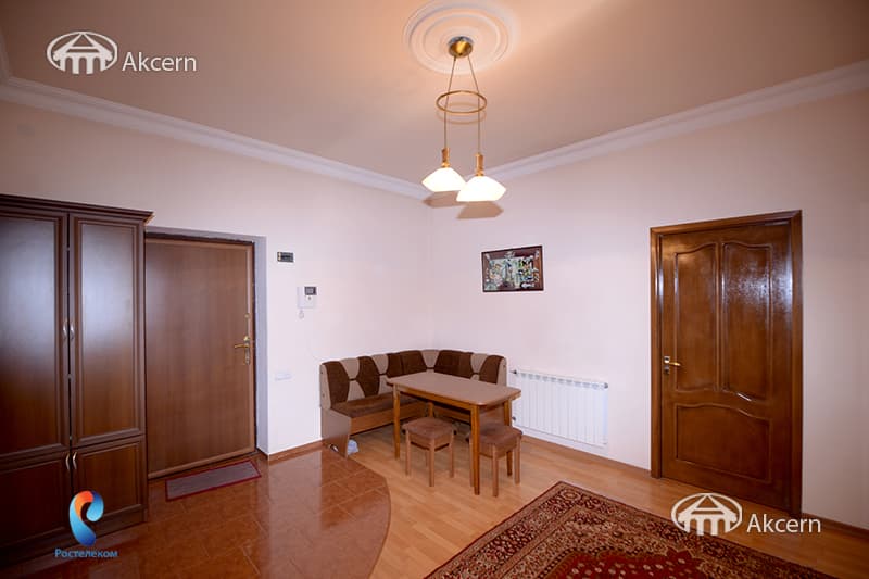 House · 3 rooms · 90 m² · Kentron