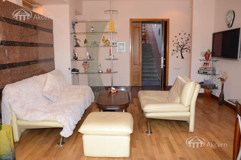 Apartment · 3 rooms · 90 m² · Kentron