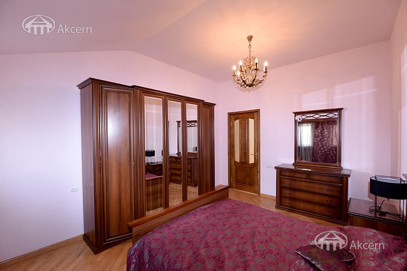 Առանձնատուն · 6 սեն. · 532 մ² · Զովունի