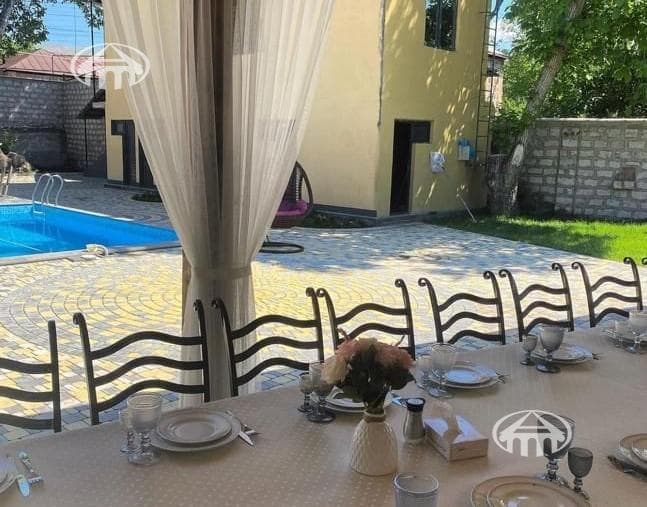 Mansion · 5 rooms · 350 m² · Garni