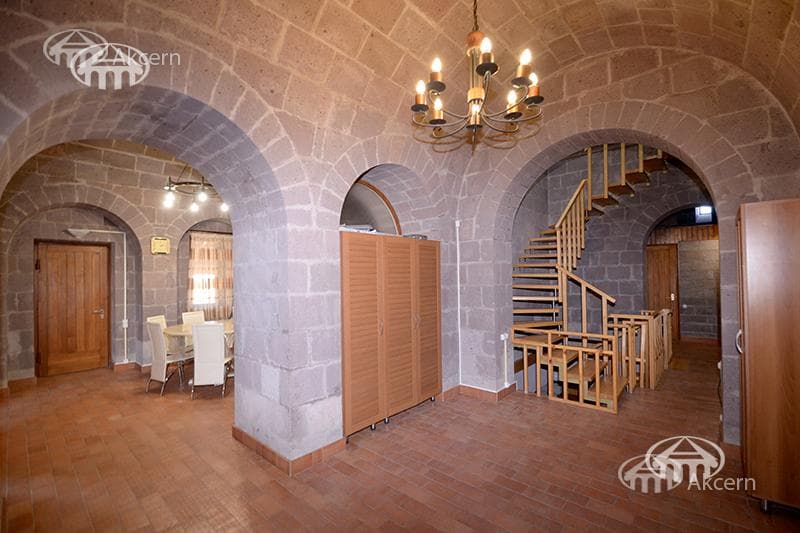 Особняк · 9 комн. · 521 м² · Прошян