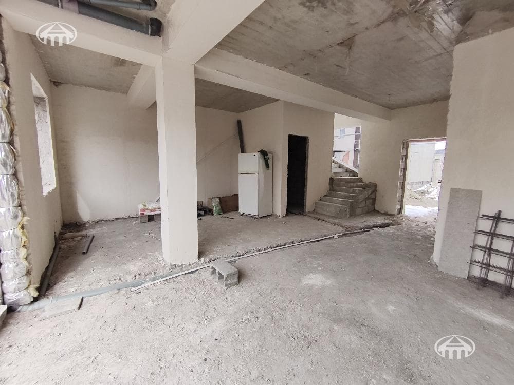 Mansion · 4 rooms · 156 m² · V.Ptghni