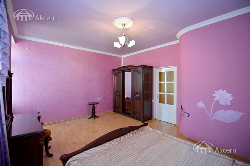 Mansion · 5 rooms · 280 m² · Parakar