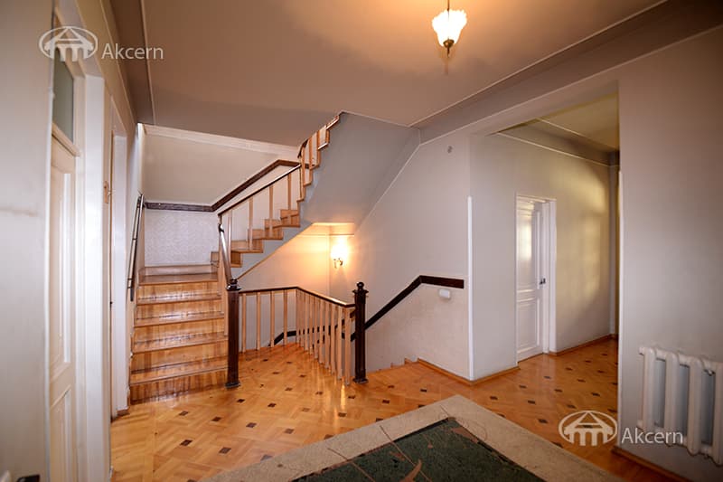 House · 7 rooms · 460 m² · Kentron