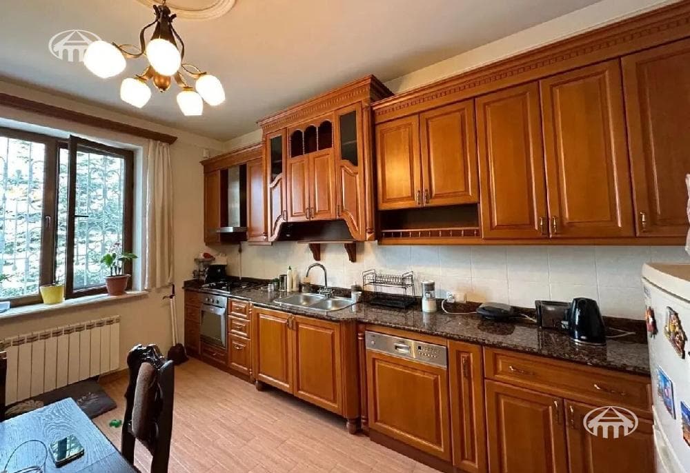 Особняк · 8 комн. · 540 м² · Джрвеж