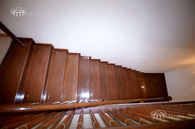 House · 4 rooms · 335 m² · Kentron