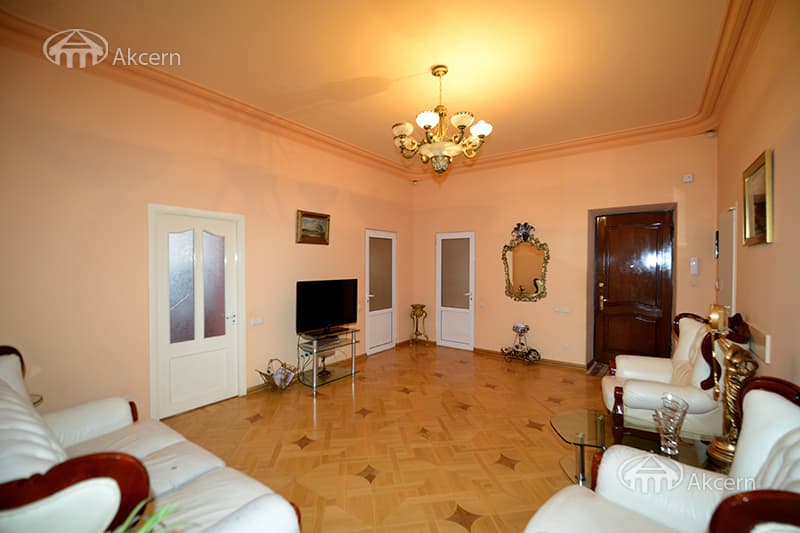 Квартира · 3 комн. · 127 м² · Кентрон