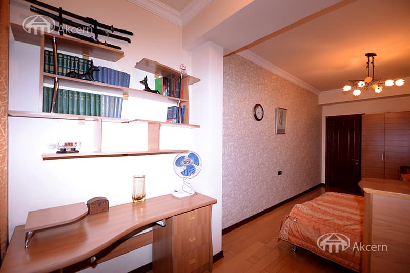 Квартира · 4 комн. · 186 м² · Кентрон