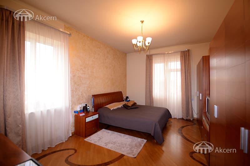 Apartment · 4 rooms · 164 m² · Kentron