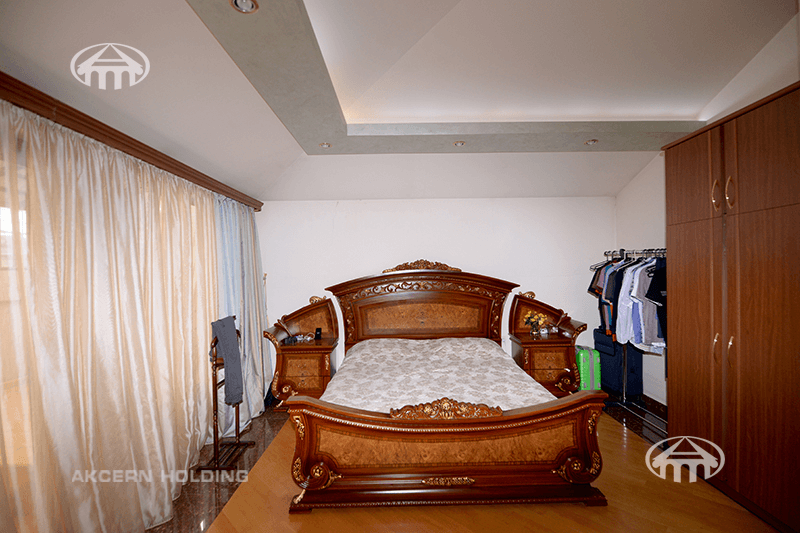 Apartment · 5 rooms · 210 m² · Kentron