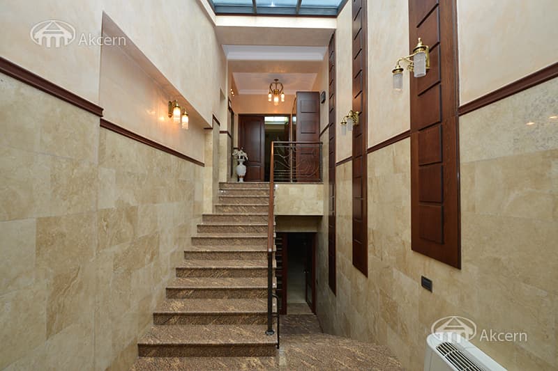 Mansion · 5 rooms · 745 m² · Arabkir