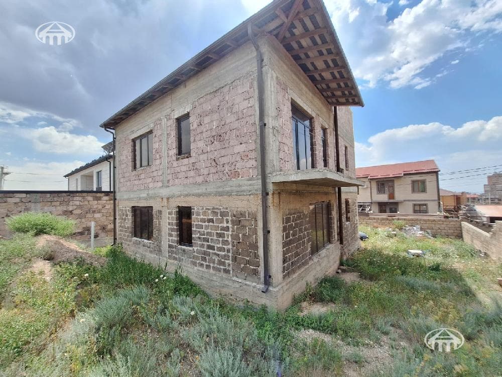 Особняк · 5 комн. · 240 м² · Аджапняк