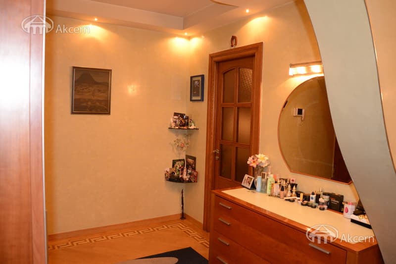 Квартира · 3 комн. · 90 м² · Арабкир