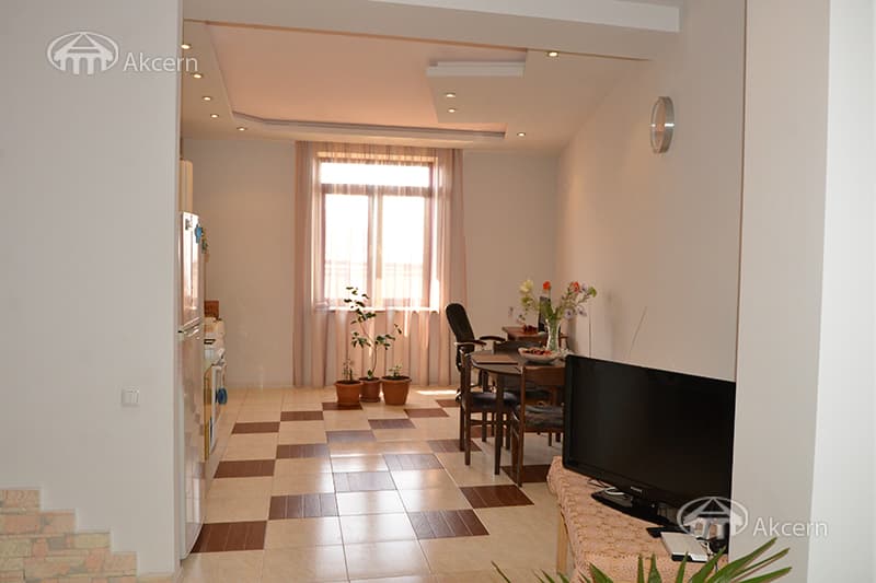 Дом · 8 комн. · 530 м² · Арабкир