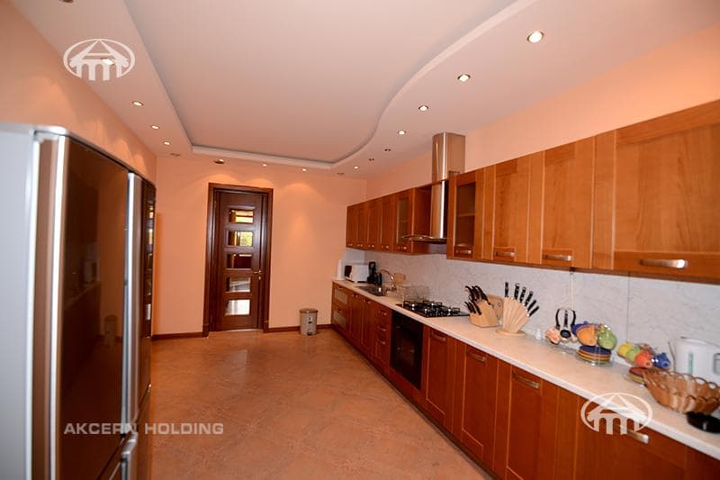 Квартира · 4 комн. · 165 м² · Кентрон