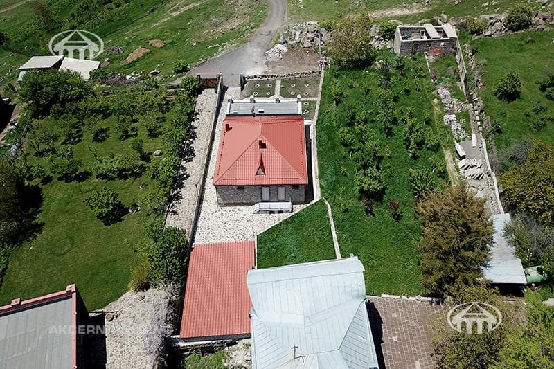 Mansion · 4 rooms · 244 m² · Saghmosavan