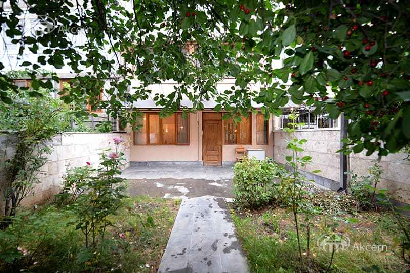Квартира · 2 комн. · 72 м² · Арабкир