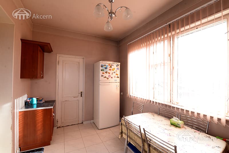 House · 7 rooms · 460 m² · Kentron
