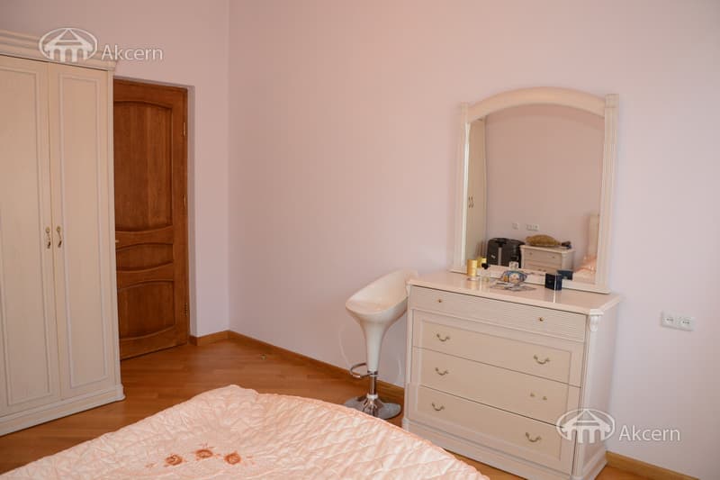 Особняк · 5 комн. · 300 м² · Арабкир