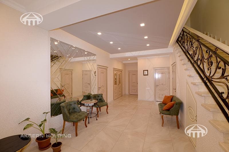 Mansion · 5 rooms · 290 m² · Avan
