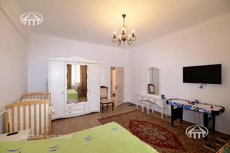 Mansion · 5 rooms · 290 m² · Avan