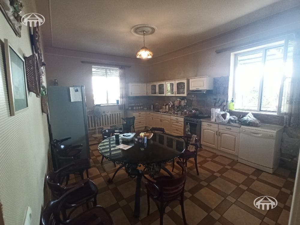 House · 8 rooms · 459 m² · Nor Nork
