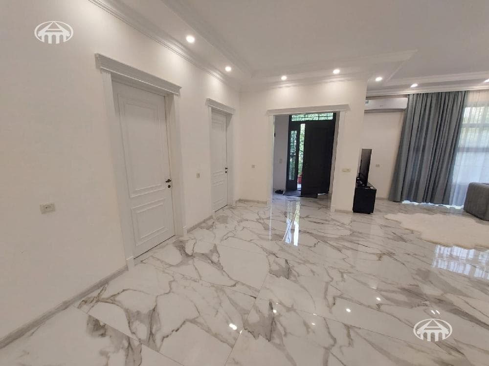 Mansion · 5 rooms · 150 m² · v. Arinj