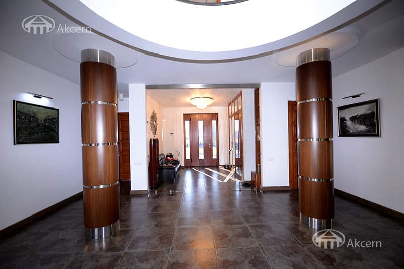 Mansion · 5 rooms · 1,014 m² · Vahagni