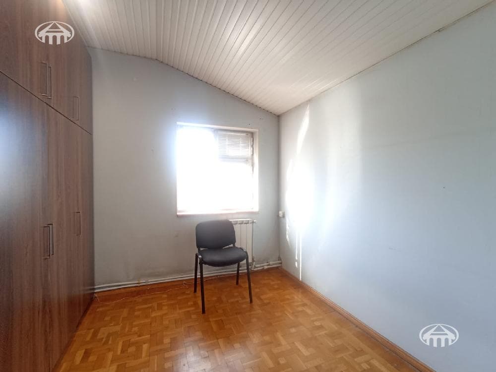Дом · 4 комн. · 195 м² · Арабкир