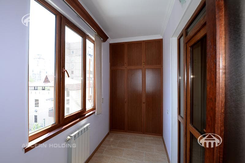 Apartment · 3 rooms · 100 m² · Kentron
