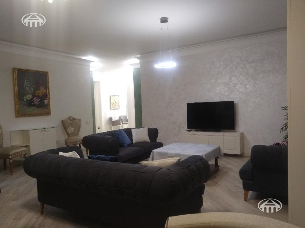 Квартира · 4 комн. · 200 м² · Кентрон