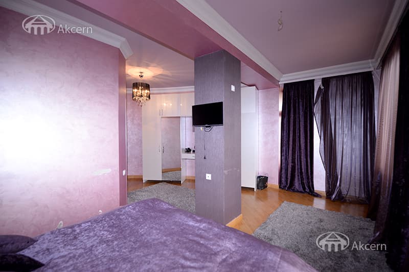 Квартира · 3 комн. · 179 м² · Арабкир
