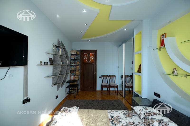 Квартира · 4 комн. · 160 м² · Кентрон