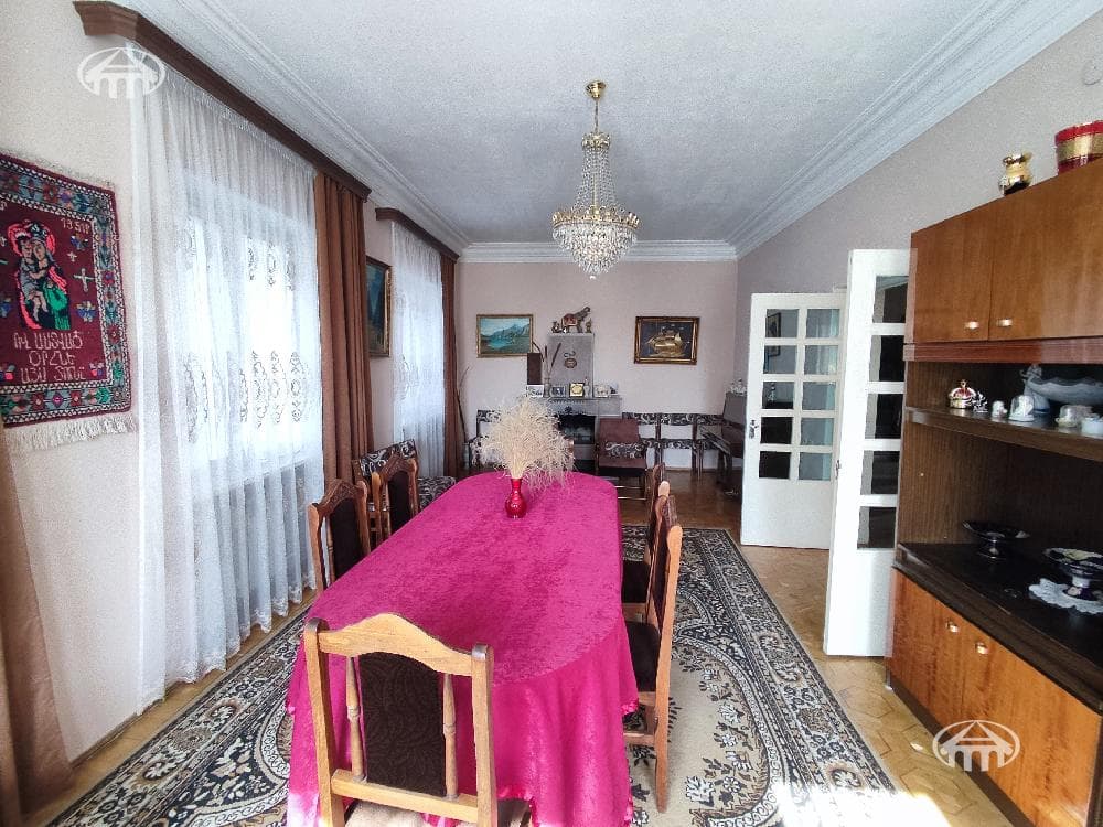 Особняк · 5 комн. · 600 м² · Аджапняк