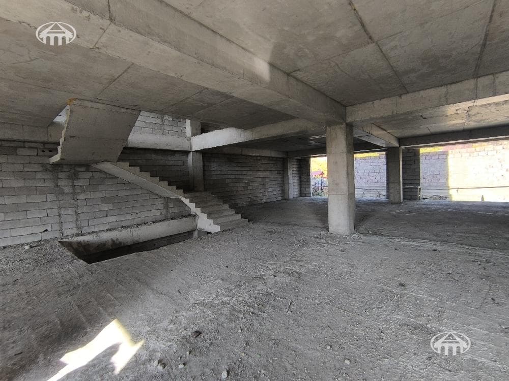 Офис · 1 215 м² · Арабкир